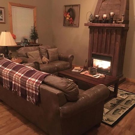 Gas Fireplace, Firepit, And Cedar Adirondack Chair Spencer Εξωτερικό φωτογραφία