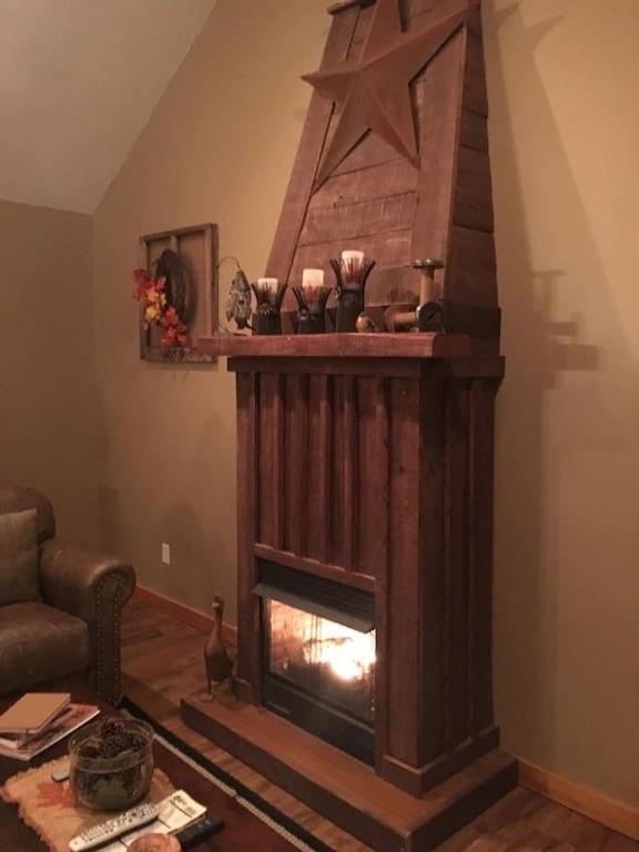 Gas Fireplace, Firepit, And Cedar Adirondack Chair Spencer Εξωτερικό φωτογραφία