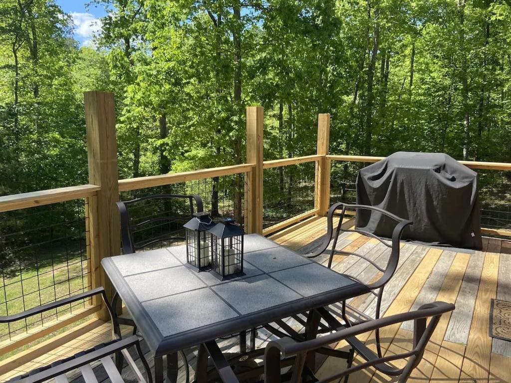 Gas Fireplace, Firepit, And Cedar Adirondack Chair Spencer Εξωτερικό φωτογραφία